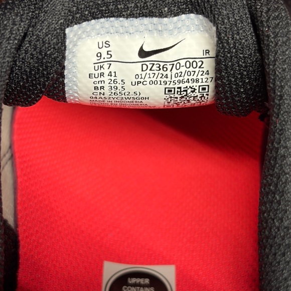 Nike Air Max Plus Sneaker Women's 9.5 - Picture 6 of 7